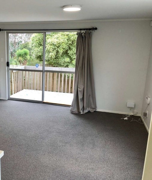 21 West Harbour Drive, West Harbour, Auckland - Carousel 2