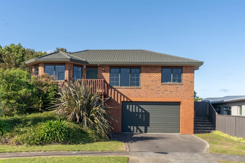 8 Pointon Glade, Grandview Heights, Hamilton - Carousel 1