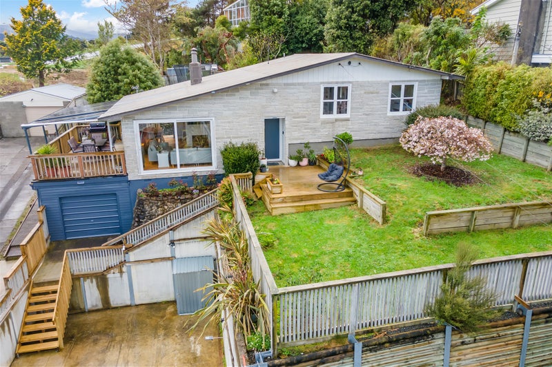 17 Vista Crescent, Maoribank, Upper Hutt - Carousel 1