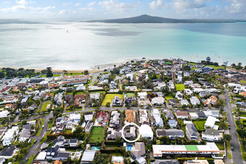 5/33 Ronaki Road, Mission Bay, Auckland - Carousel 2