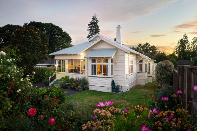 247 River Road, Claudelands, Hamilton - Carousel 1