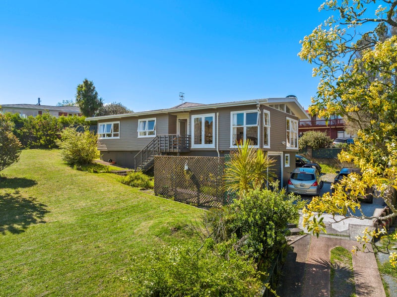 14 Kirkwood Place, New Windsor, Auckland - Carousel 1