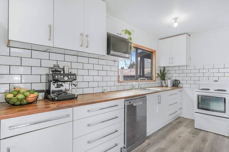 74A Kahikatea Drive, Melville, Hamilton - Carousel 1