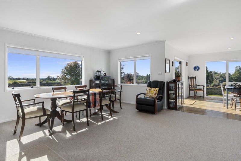 20 Sarona Park Drive, Omanawa - Carousel 1