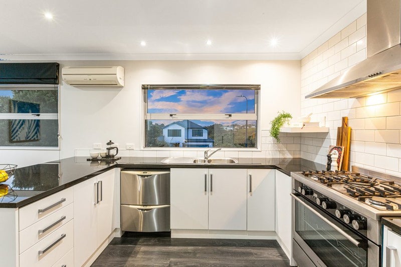 38 Tongariro Drive, Aotea, Porirua - Carousel 2