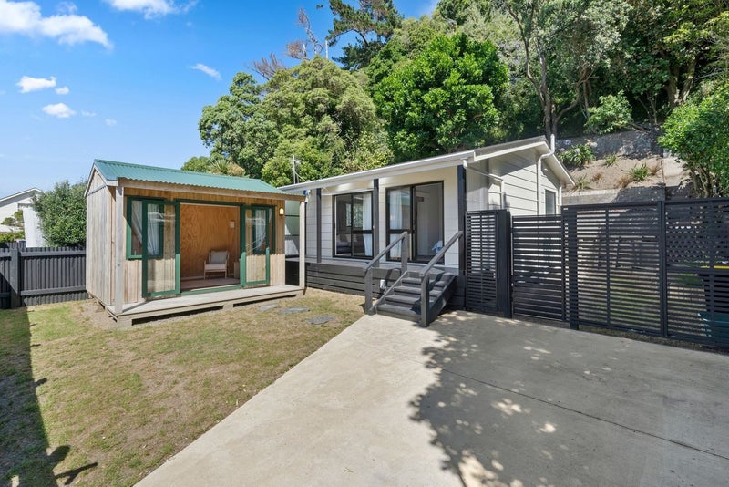 32A Derwent Street, Island Bay, Wellington - Carousel 1