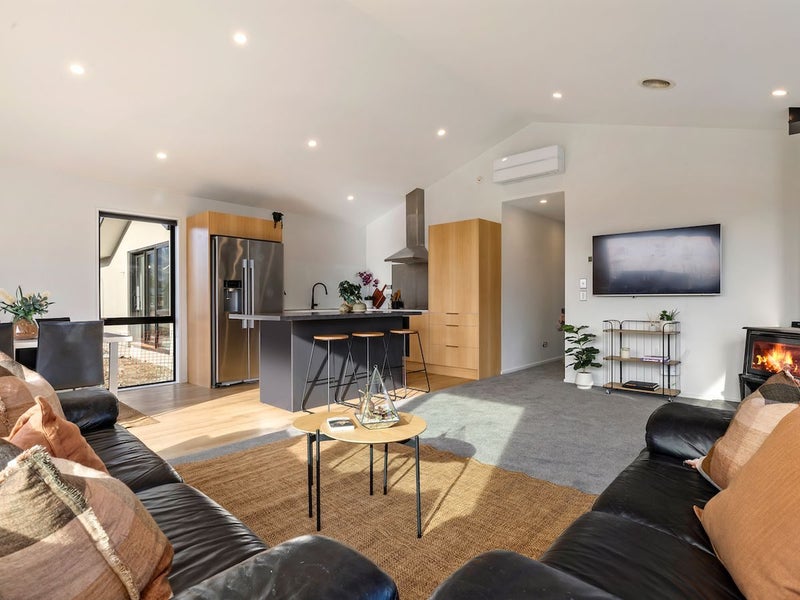 32 Riley Street, LAKE HAWEA - Carousel 2