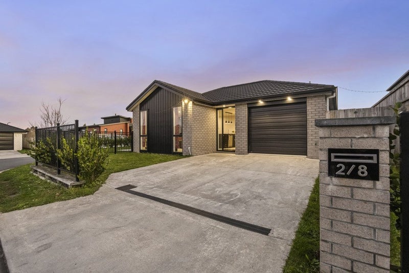 2/8 Bostonkip Crescent, Fitzroy, Hamilton - Carousel 2
