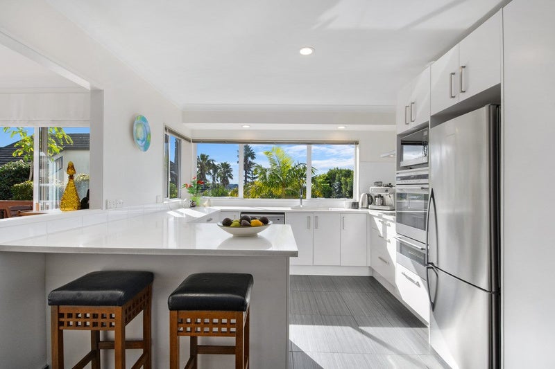 14 Kerlin Crescent, West Harbour, Auckland - Carousel 2