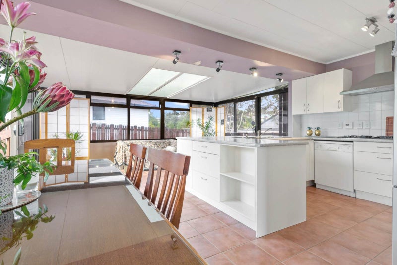 7 Wren Place, Unsworth Heights, Auckland - Carousel 1