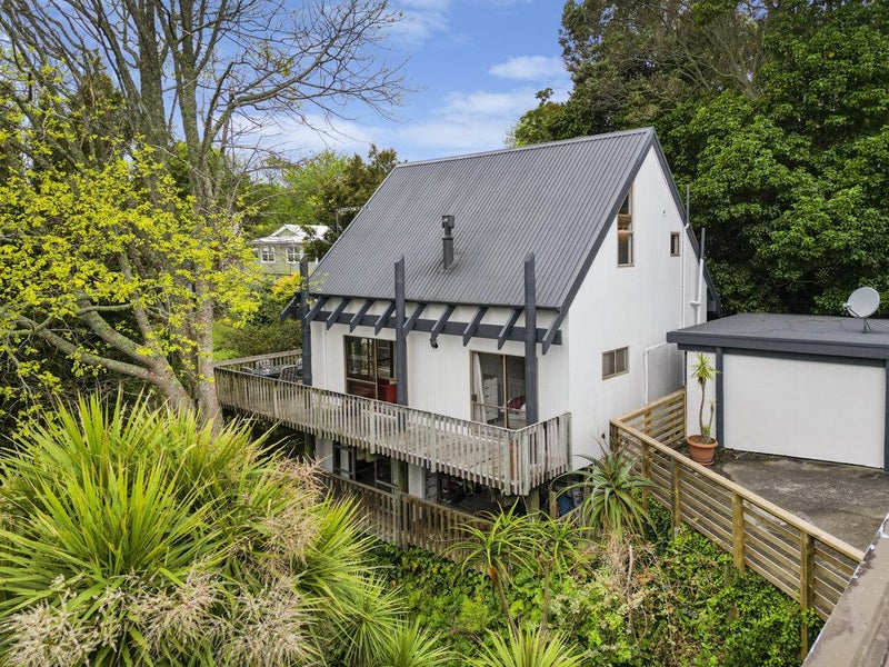 2/7 Springfield Street, Forrest Hill, Auckland - Carousel 1