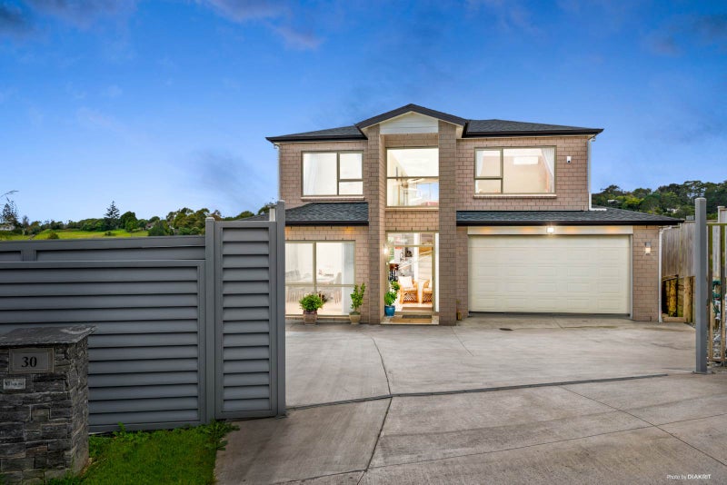 30 Henriette Place, Totara Park, Auckland - Carousel 1