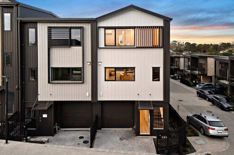 24 Milenio Crescent, Windsor Park, Auckland - Carousel 2