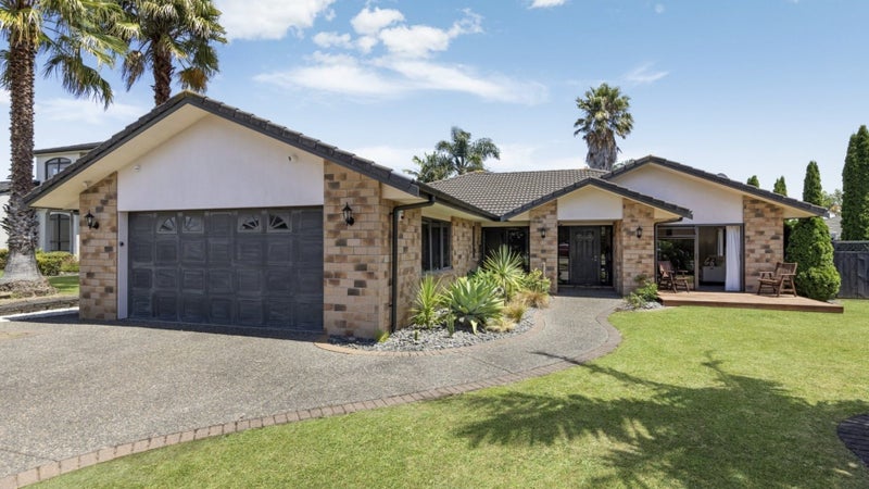 7 Crannich Place, Wattle Downs, Auckland - Carousel 1