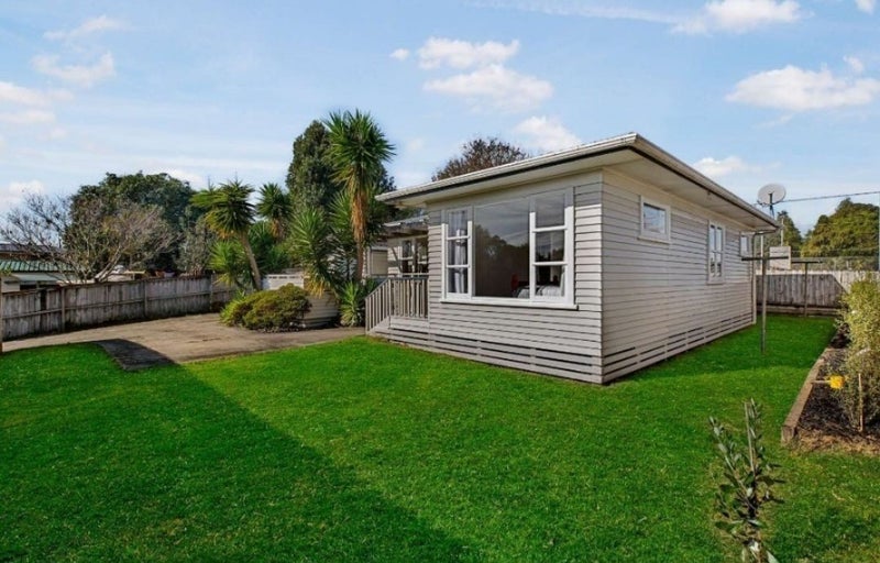 15A Howden Street, Waiuku, Waiuku - Carousel 1