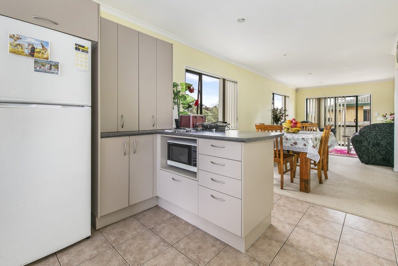 79 Naylors Drive, Mangere, Auckland - Carousel 2