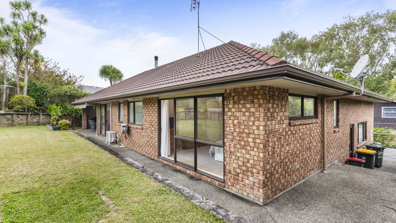 8 Blakewell Place, Beachlands, Auckland - Carousel 1