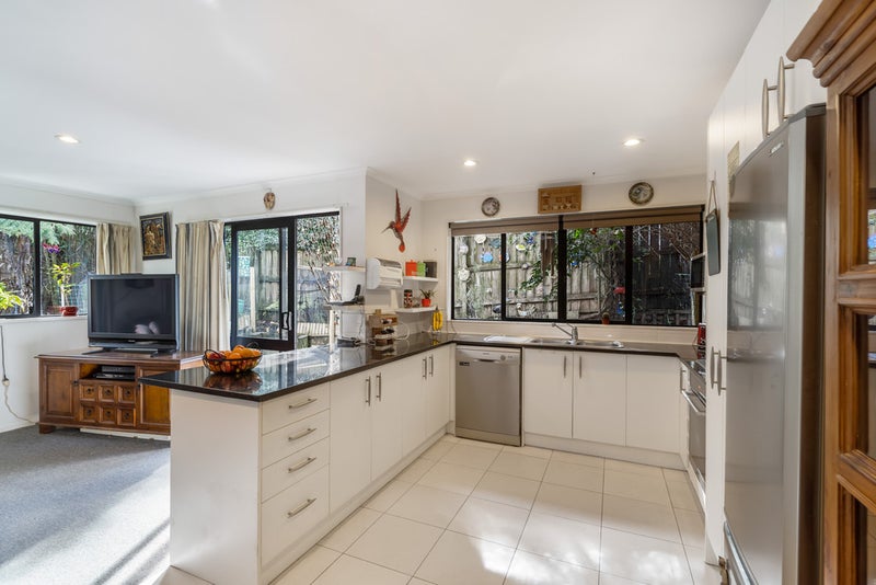 27A Heathglen Place, Bayview, Auckland - Carousel 2