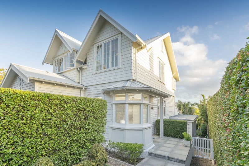 83 Marine Parade, Herne Bay, Auckland - Carousel 2