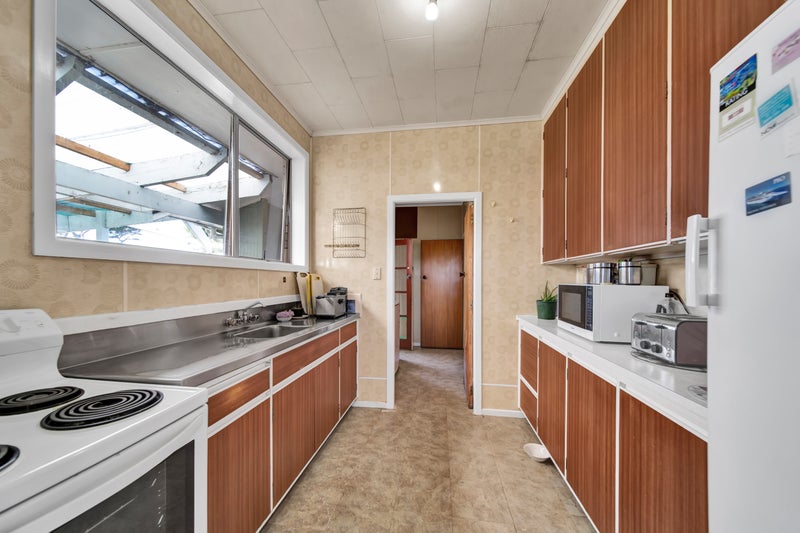 2 Tauhuri Street, Hawera - Carousel 2