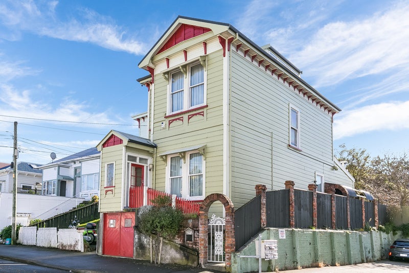 2 Te Wharepouri Street, Berhampore, Wellington - Carousel 1