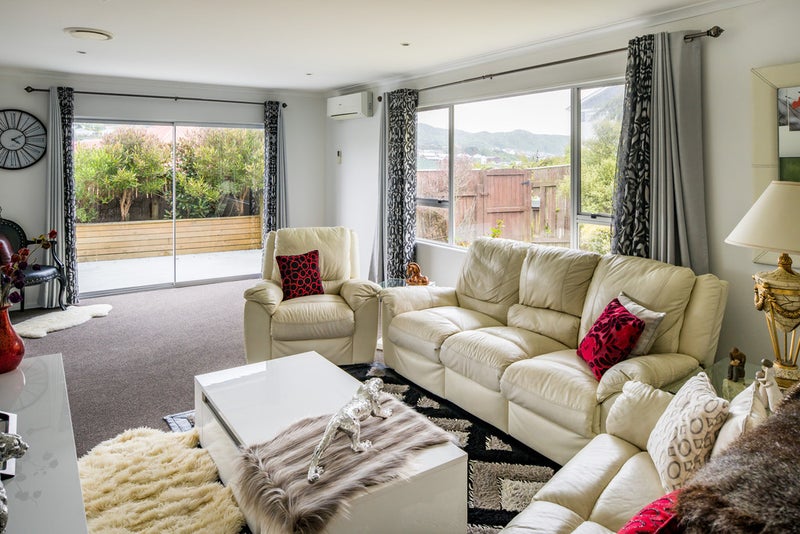 2 Mcmahon Way, Paparangi, Wellington - Carousel 1