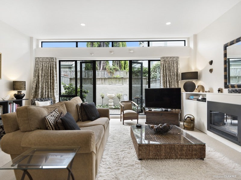 4/28 Hobson Street, Thorndon, Wellington - Carousel 1