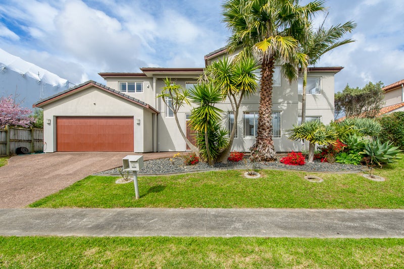 11 Cherrywood Crescent, Northpark, Auckland - Carousel 1