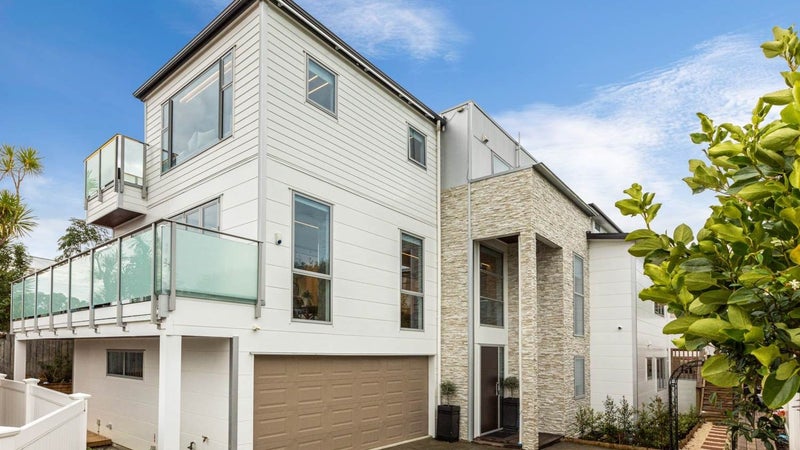 30B Hanlon Crescent, Narrow Neck, Auckland - Carousel 1