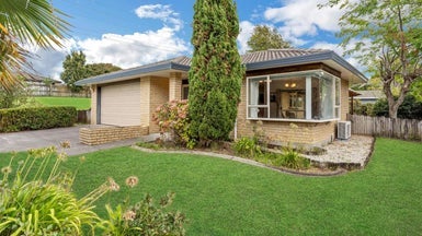 8 Vanderbilt Parade, Albany, Auckland - Carousel 1