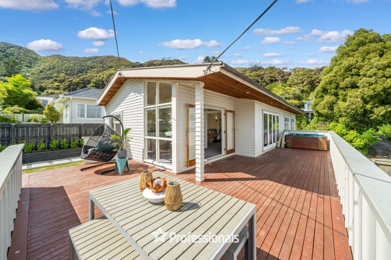 215 Whites Line, WAIWHETU, LOWER HUTT - Carousel 1