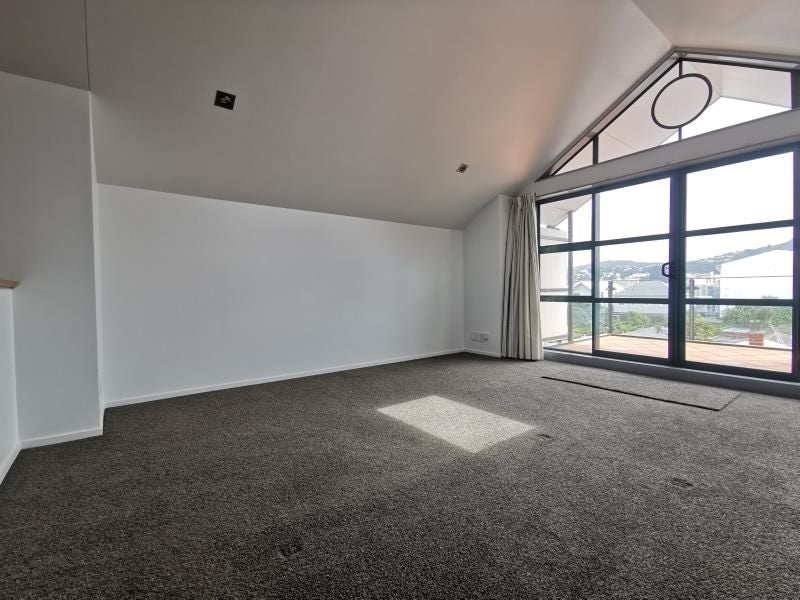 52C Hawker Street, Mount Victoria, Wellington - Carousel 2