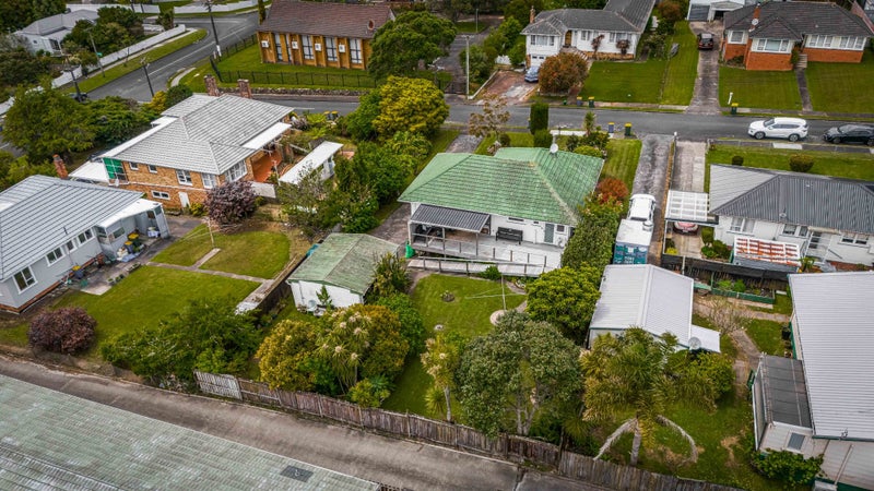 1 Boler Place, New Lynn, Auckland - Carousel 2