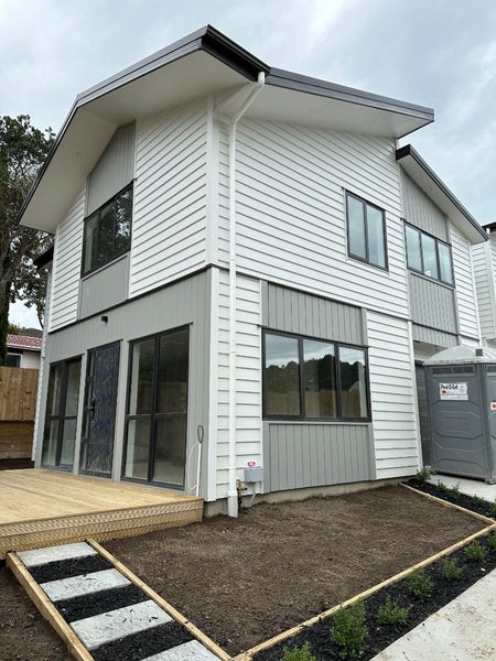 11A Regency Place, Sunnynook, Auckland - Carousel 1