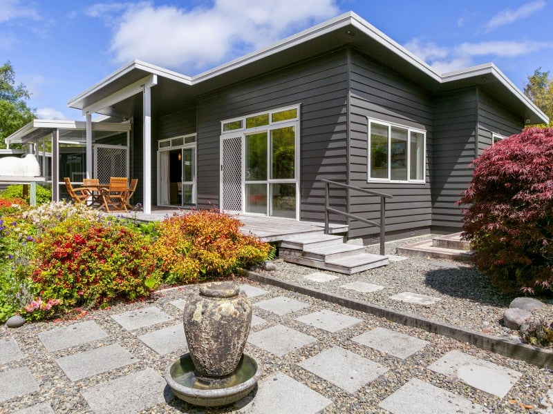 2/65 Taupahi Road, Tūrangi - Carousel 1