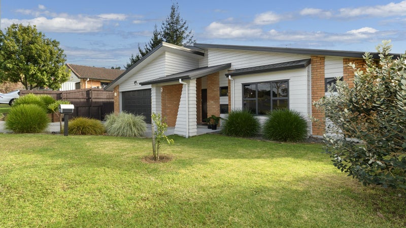 35 Galloway Crescent, Pyes Pa, Tauranga - Carousel 1