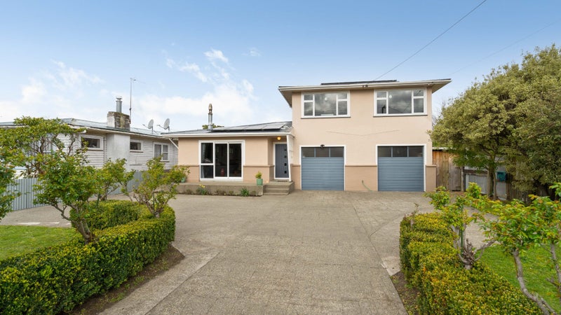 199 High Street South, Carterton - Carousel 1