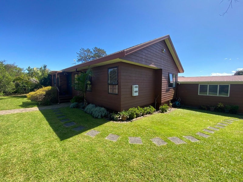 37 Burswood Drive, Burswood, Auckland - Carousel 1