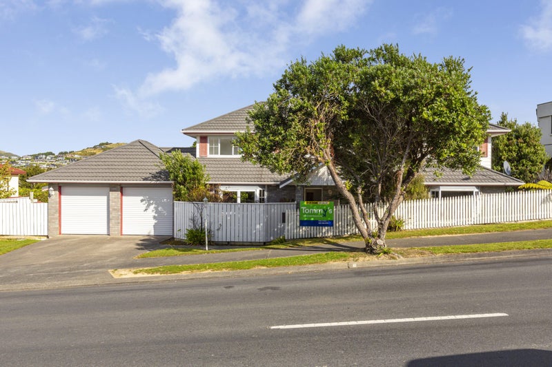 44 Joseph Banks Drive, Whitby, Porirua - Carousel 2