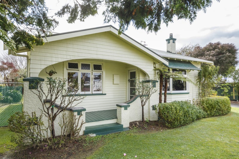 10 Miro Street, Takaro, Palmerston North - Carousel 2