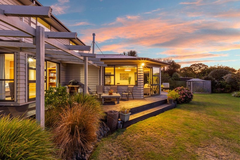 33 Eastern Terrace, Beckenham, Christchurch - Carousel 2