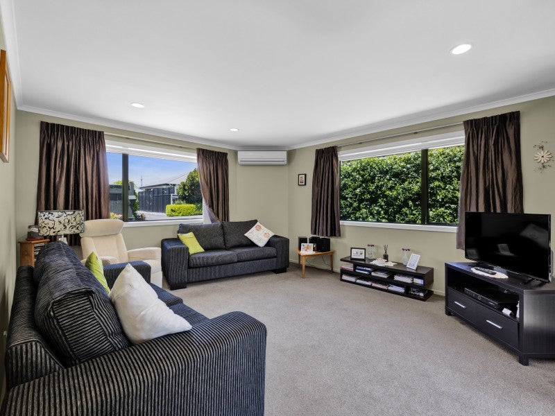 9D Wilton Street, Westown, New Plymouth - Carousel 2