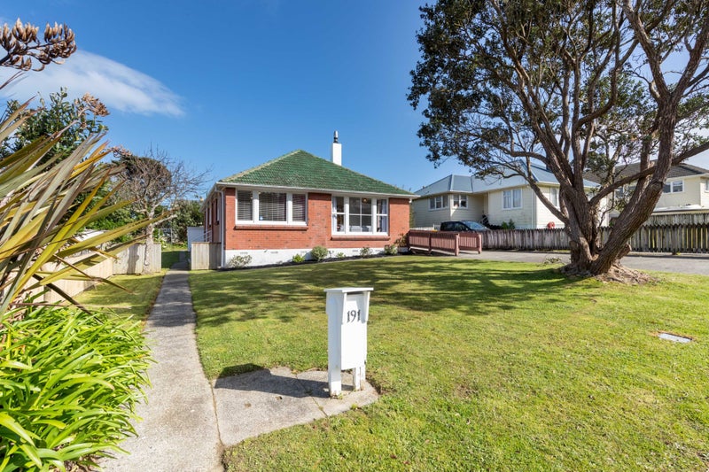 191 Warspite Avenue, Waitangirua, Porirua - Carousel 1
