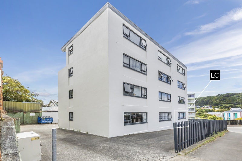 3/52 Russell Terrace, Berhampore, Wellington - Carousel 10