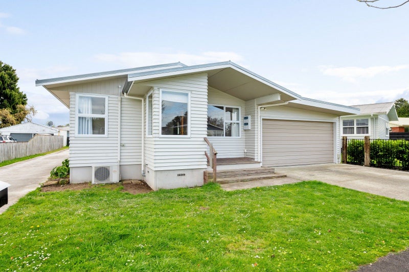 6 Forth Crescent, Glenview, Hamilton - Carousel 1