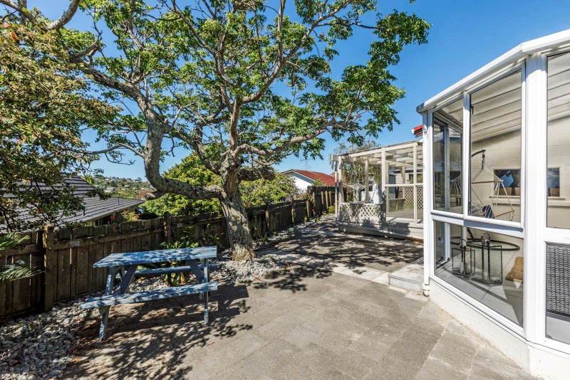 7 Hollyhock Place, Browns Bay, Auckland - Carousel 2