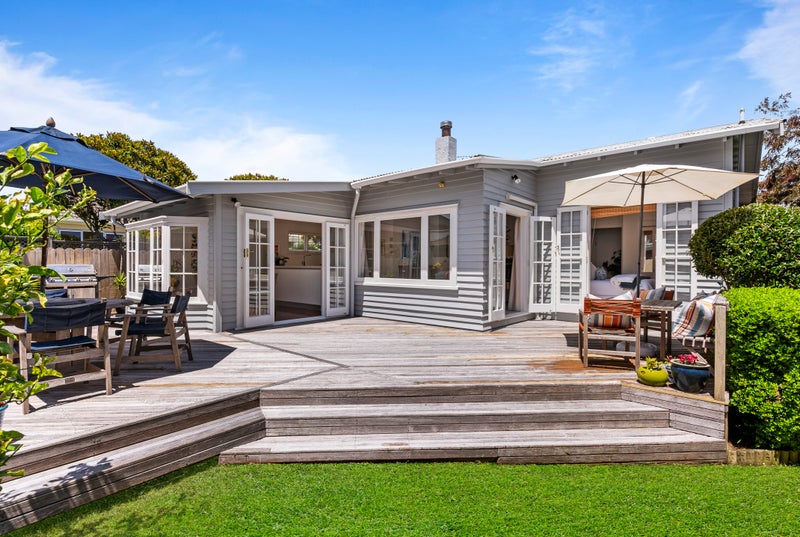 18 Kowhatu Road, One Tree Hill, Auckland - Carousel 2