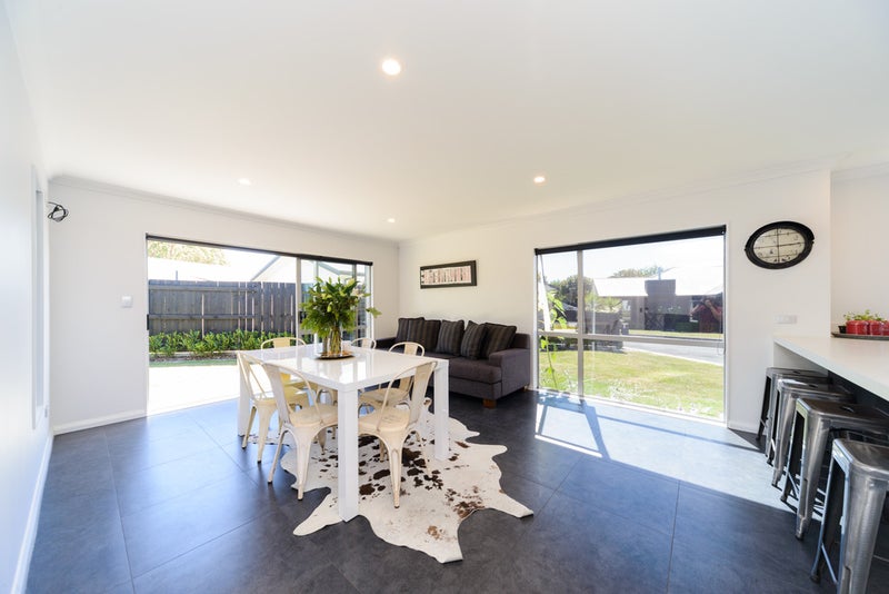 6 D'Urville Place, Kelvin Grove, Palmerston North - Carousel 2