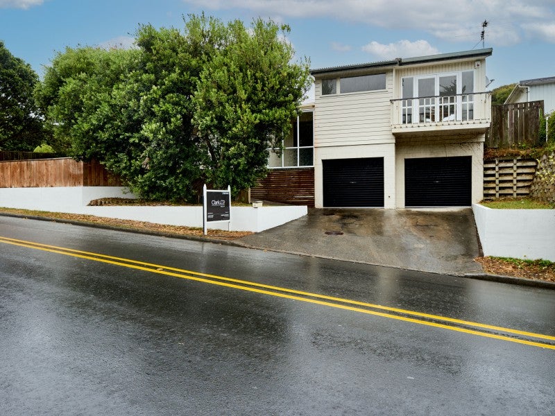 46 Grays Road, Plimmerton, Porirua - Carousel 1