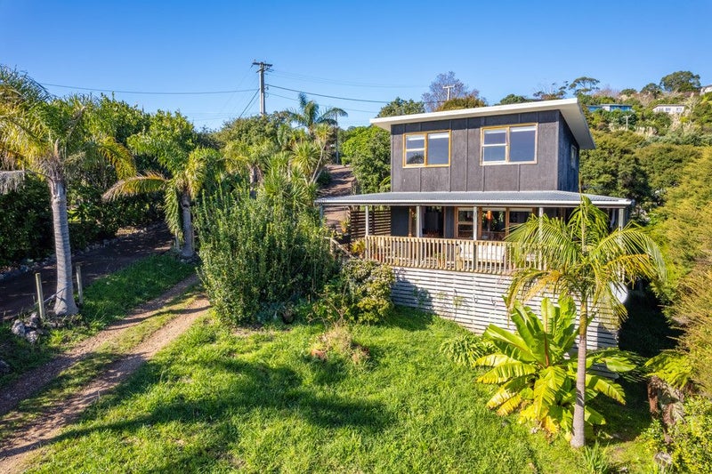 6 Great Barrier Road, Oneroa, Waiheke Island - Carousel 1